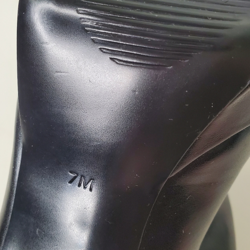 GUESS Black Leather Platform Pump Heels Lock Sz 7 - Picture 9 of 13